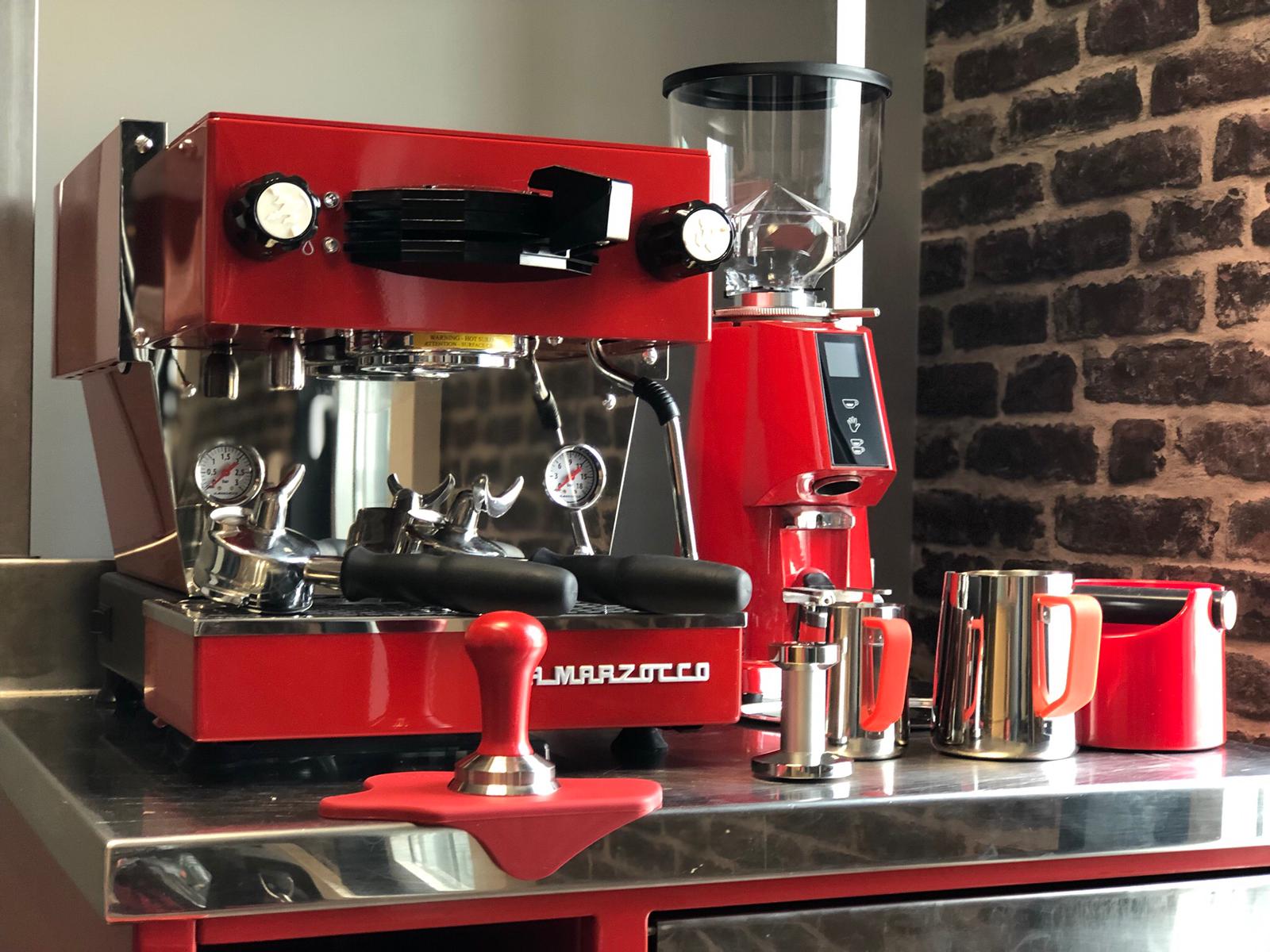 marzocco coffee shop machine pour coffee shop